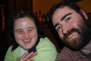 MARCOS, NUESTRO VOLUNTARIO MÁS VETERANO, con Carmen
